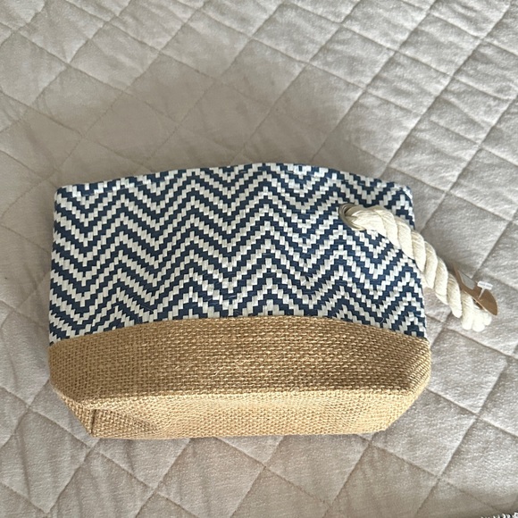 Chevron Pattern Clutch with Rope Handle - Picture 5 of 5